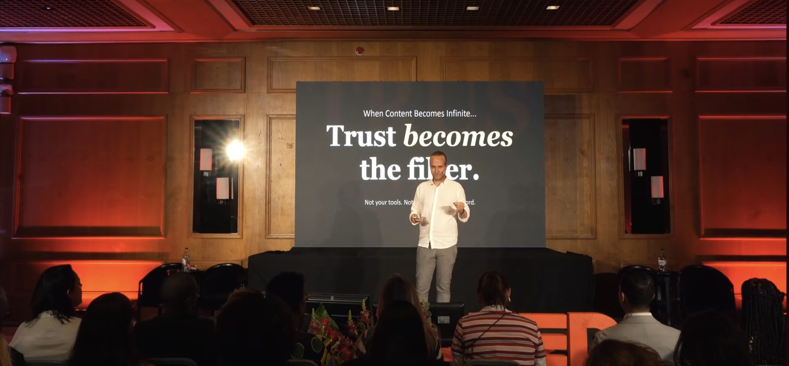 Joeri Billast on the TEDxChiado stage